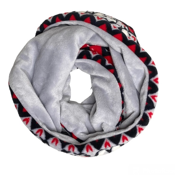 VERA BRADLEY Penguins Intarsia Fleece Loop Scarf - Picture 3 of 13